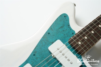 Model JM. #176 Light Aged - White Blonde with Blue