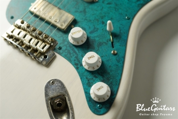 Model S. #161 Light Aged - White Blonde with Blue