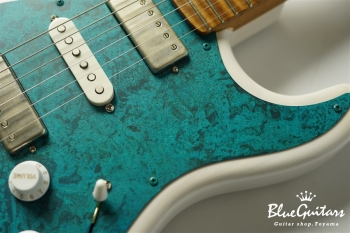 Model S. #161 Light Aged - White Blonde with Blue