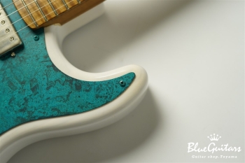 Model S. #161 Light Aged - White Blonde with Blue