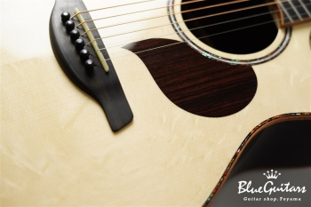 R60 Bearclaw Swiss Moon Spruce/ East Indian Rosewood