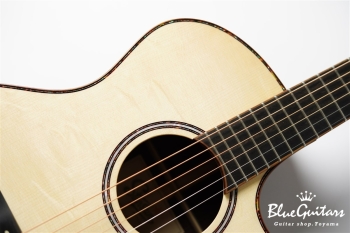 R60 Bearclaw Swiss Moon Spruce/ East Indian Rosewood