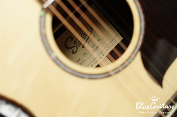 R60 Bearclaw Swiss Moon Spruce/ East Indian Rosewood