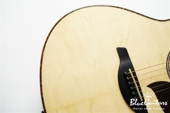 R60M Bearclaw Swiss Moon Spruce/ Madagascar Rosewood