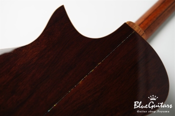 R60M Bearclaw Swiss Moon Spruce/ Madagascar Rosewood