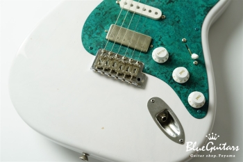 Model S. #182 Light Aged - White Blonde with Blue