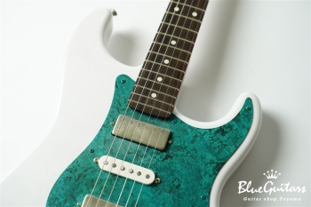 Model S. #182 Light Aged - White Blonde with Blue