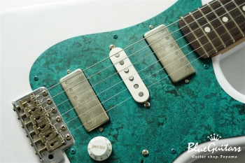 Model S. #182 Light Aged - White Blonde with Blue