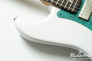 Model S. #182 Light Aged - White Blonde with Blue