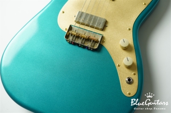 IRIS #185 Light Aged - Faded Competition Burgundy with Brass Vibration