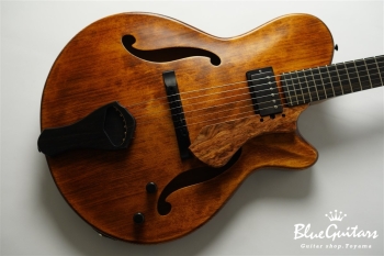 菰口 雄矢 – Yuya Komoguchi – | Nishgaki Guitars | Blue