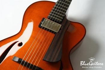 Wagtail 15″ Spruce Top / Figured Maple Side&Back