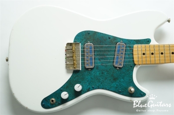 IRIS #206 Light Aged - Olympic White with Blue