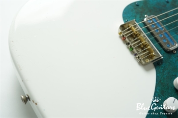 IRIS #206 Light Aged - Olympic White with Blue