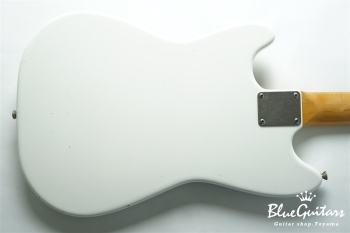 IRIS #206 Light Aged - Olympic White with Blue