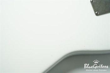 IRIS #206 Light Aged - Olympic White with Blue