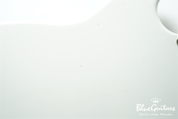 IRIS #206 Light Aged - Olympic White with Blue