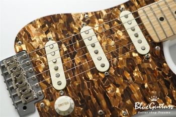 Model S. Glassy #118 - Pearl White / Pickguard Shaped by stone-D eyewear (2000s Cellulose Acetate/Made in SABAE,FUKUI)