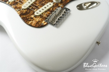 Model S. Glassy #118 - Pearl White / Pickguard Shaped by stone-D eyewear (2000s Cellulose Acetate/Made in SABAE,FUKUI)