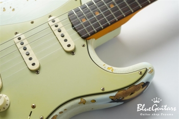 1961 Stratocaster Heavy Relic - Super Faded Aged Sonic Blue over 3-Tone Sunburst