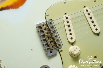 1961 Stratocaster Heavy Relic - Super Faded Aged Sonic Blue over 3-Tone Sunburst