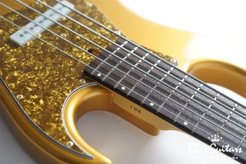 Vibe Standard-5 #196 - Glamorous gold