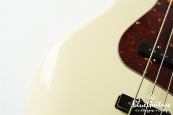 American Professional II Jazz Bass - Olympic White