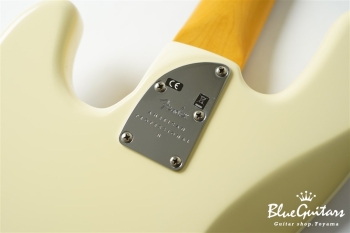 American Professional II Jazz Bass - Olympic White