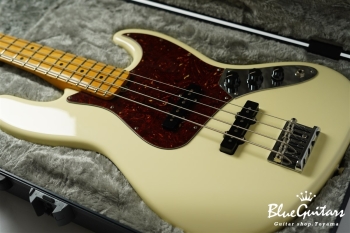 American Professional II Jazz Bass - Olympic White