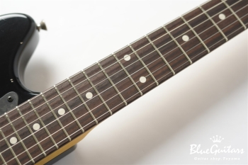 IRIS #215 Medium Aged - Black with Black