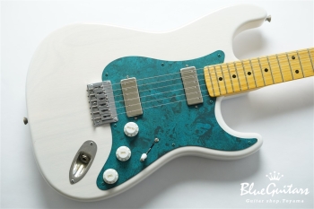 Model S. #216 Light Aged - White Blonde with Blue