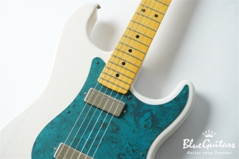 Model S. #216 Light Aged - White Blonde with Blue