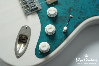 Model S. #216 Light Aged - White Blonde with Blue