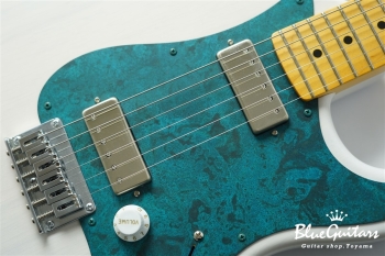 Model S. #216 Light Aged - White Blonde with Blue