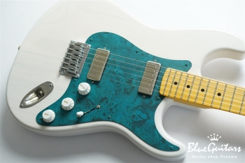 Model S. #216 Light Aged - White Blonde with Blue