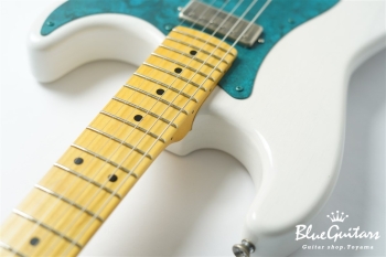 Model S. #216 Light Aged - White Blonde with Blue