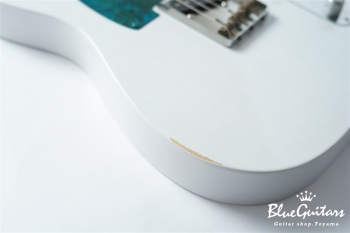 Model T. Patina #207 Light Aged - White Blonde with Blue