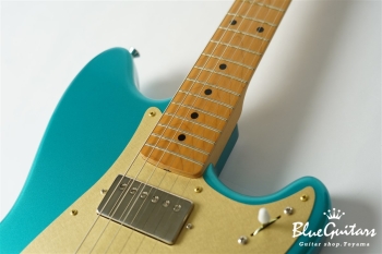 IRIS Patina #210 Light Aged - Faded Competition Burgundy with Brass