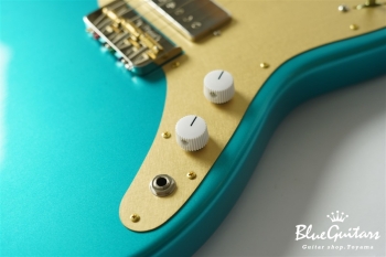 IRIS Patina #210 Light Aged - Faded Competition Burgundy with Brass