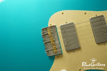 IRIS Patina #210 Light Aged - Faded Competition Burgundy with Brass