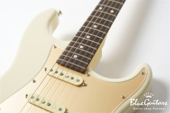MC1-STD/R - Olympic White / Gold Acryl Pick Guard