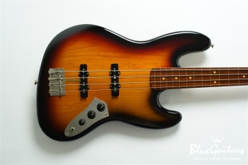 62 Jazz Bass Fretless - 3-Color Sunburst