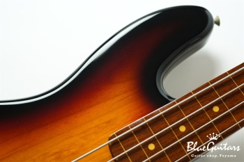 62 Jazz Bass Fretless - 3-Color Sunburst