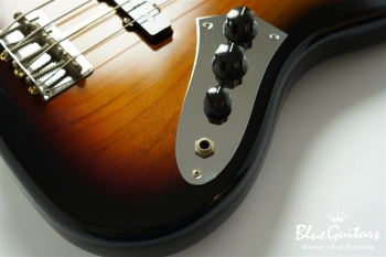 62 Jazz Bass Fretless - 3-Color Sunburst