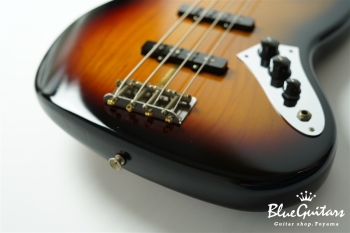 62 Jazz Bass Fretless - 3-Color Sunburst