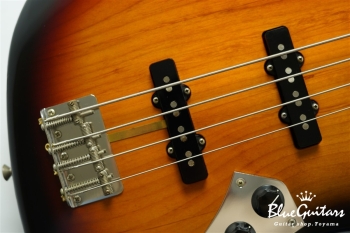62 Jazz Bass Fretless - 3-Color Sunburst