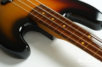 62 Jazz Bass Fretless - 3-Color Sunburst