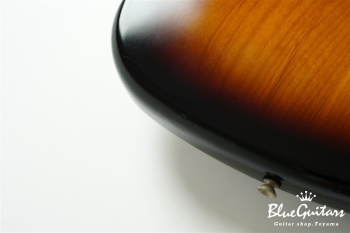 62 Jazz Bass Fretless - 3-Color Sunburst