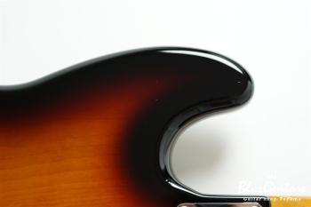 62 Jazz Bass Fretless - 3-Color Sunburst