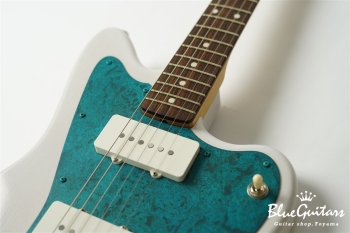 Model JM. Patina #250 Light Aged - White Blonde with Blue